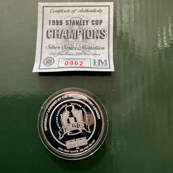 Stanley Cup memorative coin Dallas Stars 1999 mint condition.   H94 - Picture 2 of 3
